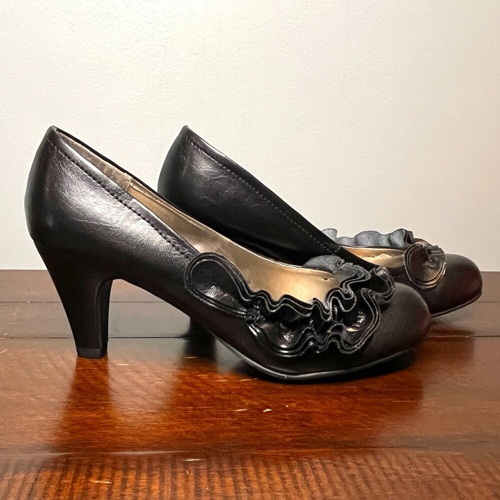 Xhilaration Black Ruffle Accent Mid Heels